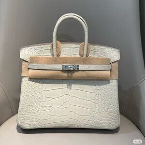 Classic Hermes Bag: A Stylish and Versatile Choice for Elegance